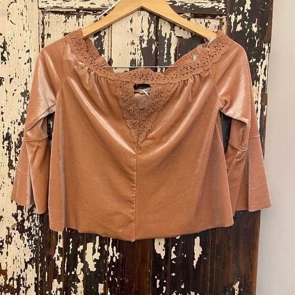 NWT Charlotte Russe off the shoulder boho top. S - Picture 1 of 6